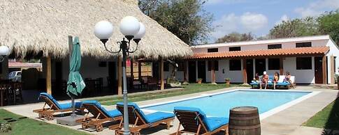 Machele' s Place Beachside Hotel & Pool