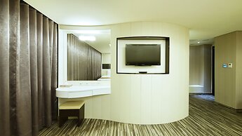 Harmonious Hotel