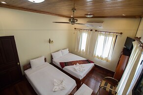 Villa Somphong