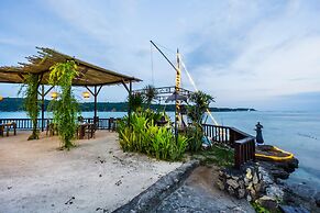 Laguna Reef Huts