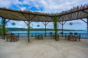 Laguna Reef Huts