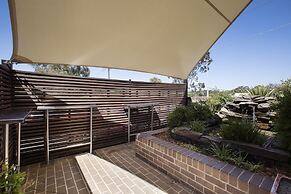Melton Hotel