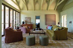 Tamodi Lodge and Stables