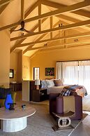 Tamodi Lodge and Stables