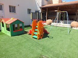 Petsas Apartments & Tavern