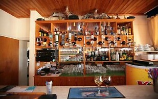 Petsas Apartments & Tavern