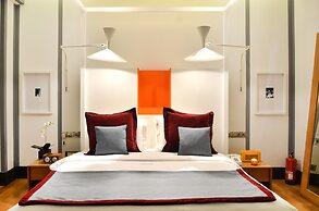 Browns Central Hotel