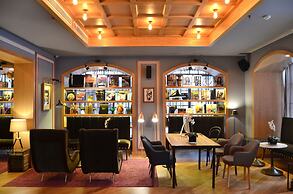 Browns Central Hotel
