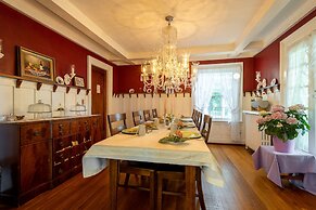 Chestnut Inn Bed and Breakfast