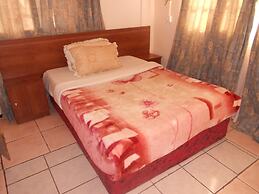 Wane Guest Lodge
