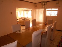 Wane Guest Lodge