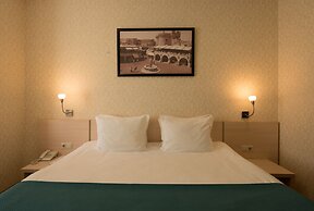 Diplomat Hotel