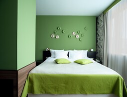 Diplomat Hotel