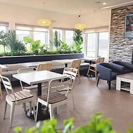 Home Inn and Suites Regina Airport