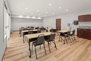 Home Inn and Suites Regina Airport
