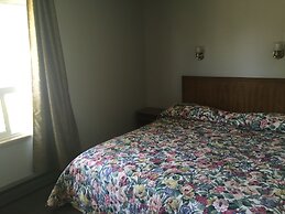 Pleasant Manor Motel