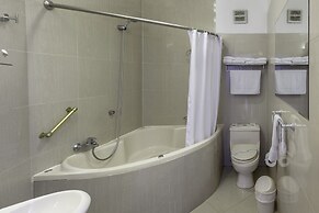 Miraflores Colon Hotel