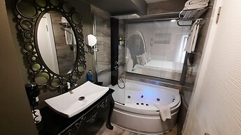 Demonti Otel