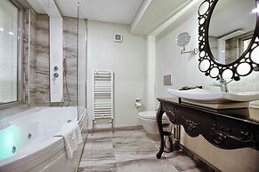 Demonti Otel
