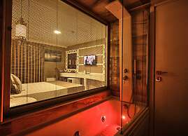 Demonti Otel