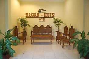 Sagan Huis Hotel