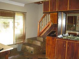 Emahlathini Guest Farm