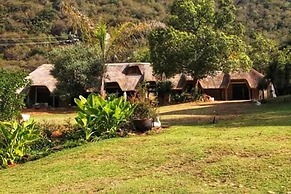 Emahlathini Guest Farm