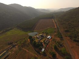 Emahlathini Guest Farm