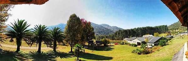 Emahlathini Guest Farm