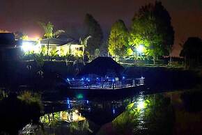 Emahlathini Guest Farm