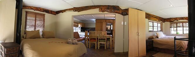 Emahlathini Guest Farm