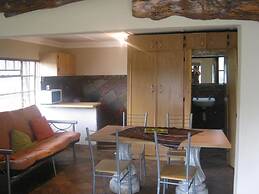 Emahlathini Guest Farm