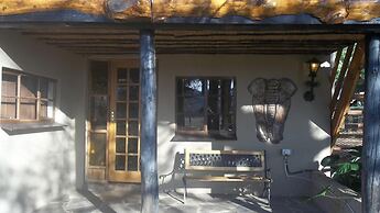 Emahlathini Guest Farm