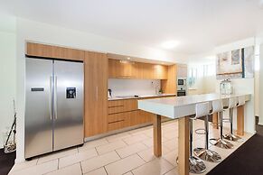 Lanai Riverside Apartments