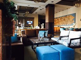 Maison Hotel