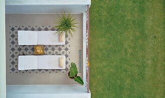 Maison Hotel