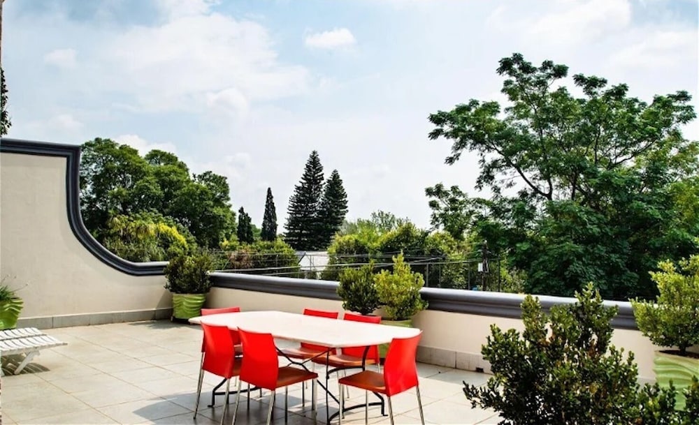 Inn & Out Plus Craighall