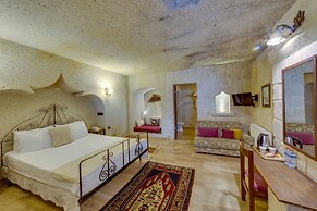 El Puente Cave Hotel