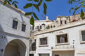 El Puente Cave Hotel