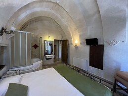 El Puente Cave Hotel