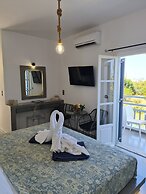 Zoumis Residence