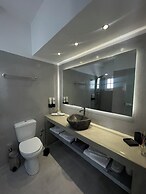 Zoumis Residence