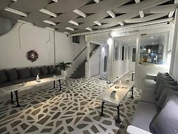 Zoumis Residence