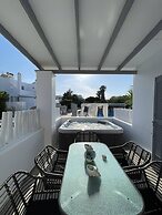 Zoumis Residence