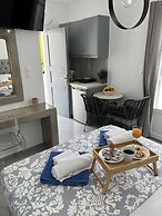 Zoumis Residence