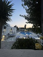 Zoumis Residence