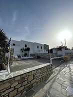 Zoumis Residence