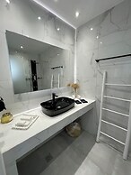 Zoumis Residence
