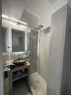 Zoumis Residence