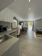 Zoumis Residence